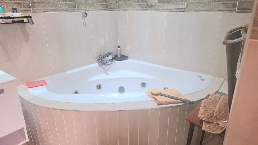 4 Bedroom Property for Sale in Westonaria Gauteng