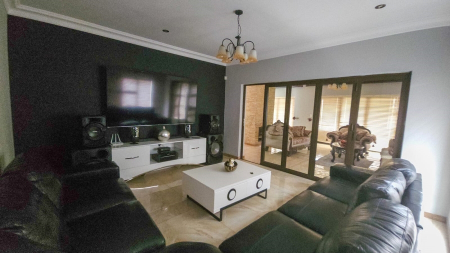 6 Bedroom Property for Sale in Amandasig Gauteng