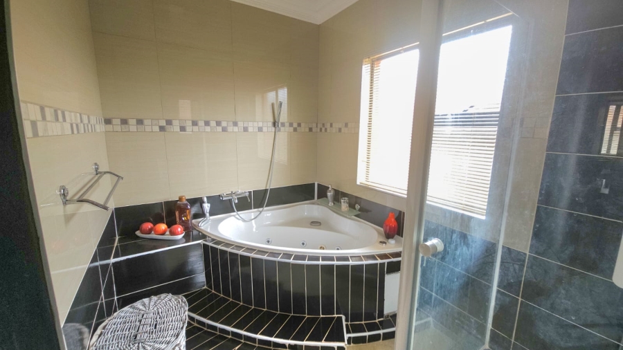 6 Bedroom Property for Sale in Amandasig Gauteng