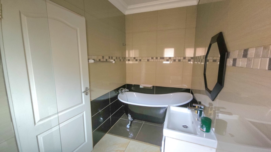 6 Bedroom Property for Sale in Amandasig Gauteng