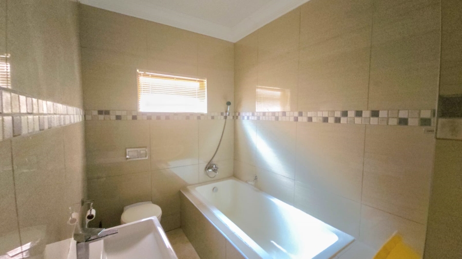 To Let 6 Bedroom Property for Rent in Amandasig Gauteng