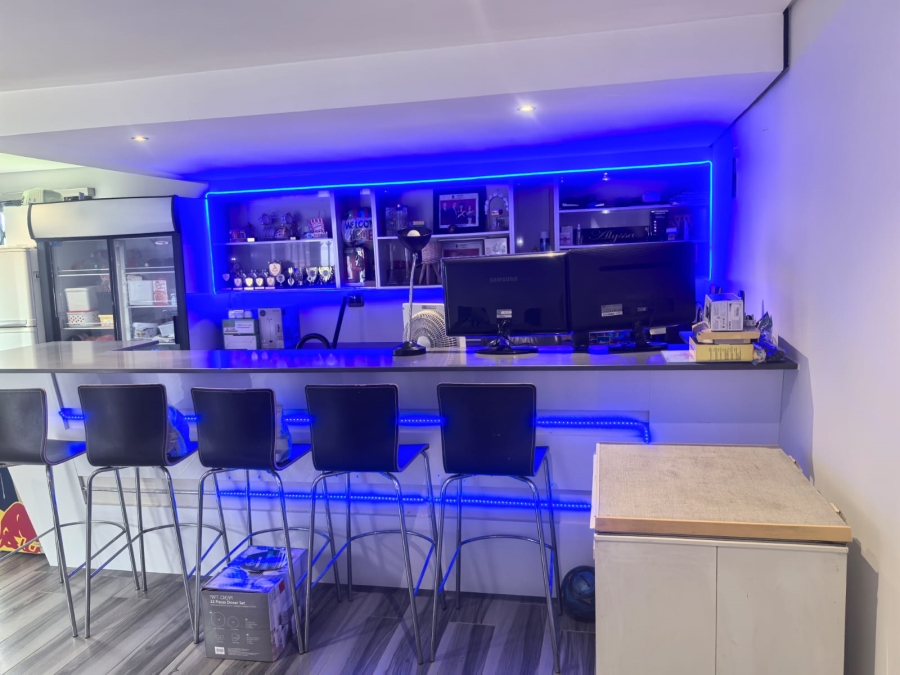 7 Bedroom Property for Sale in Horison Gauteng