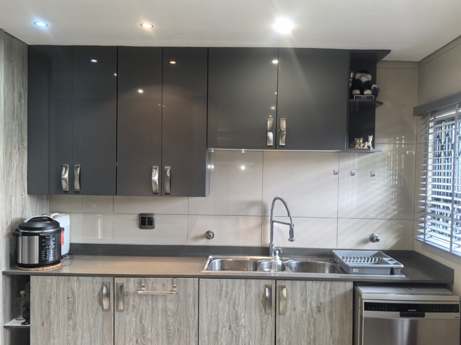 7 Bedroom Property for Sale in Horison Gauteng