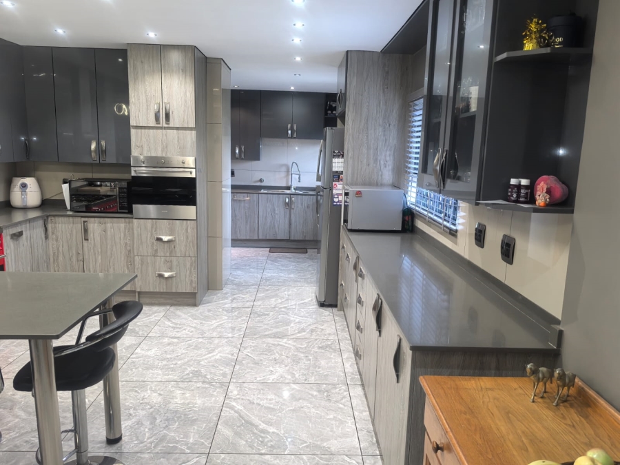 7 Bedroom Property for Sale in Horison Gauteng