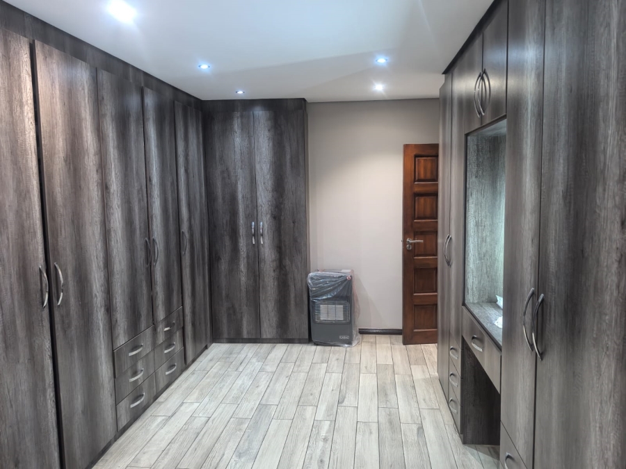 7 Bedroom Property for Sale in Horison Gauteng