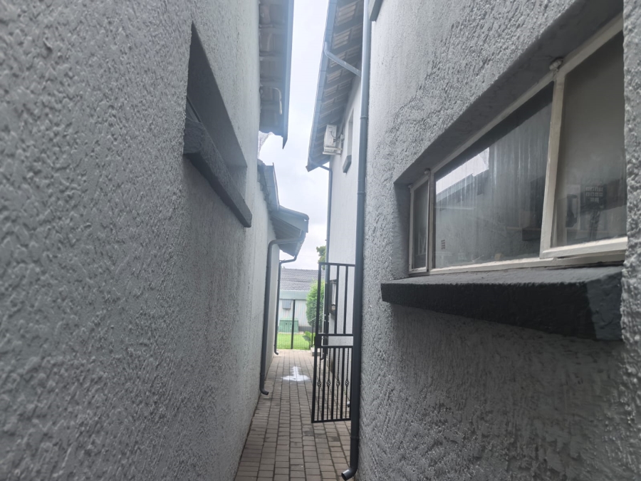 7 Bedroom Property for Sale in Horison Gauteng