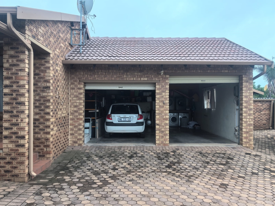 4 Bedroom Property for Sale in Helderkruin Gauteng