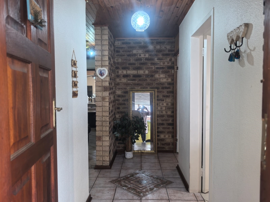 4 Bedroom Property for Sale in Helderkruin Gauteng