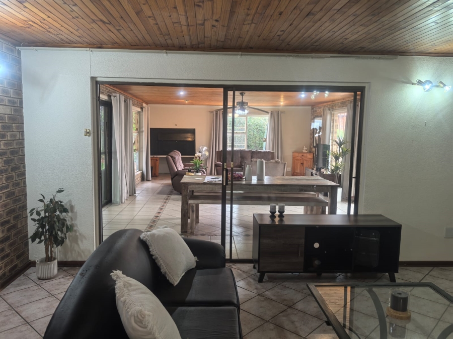 4 Bedroom Property for Sale in Helderkruin Gauteng