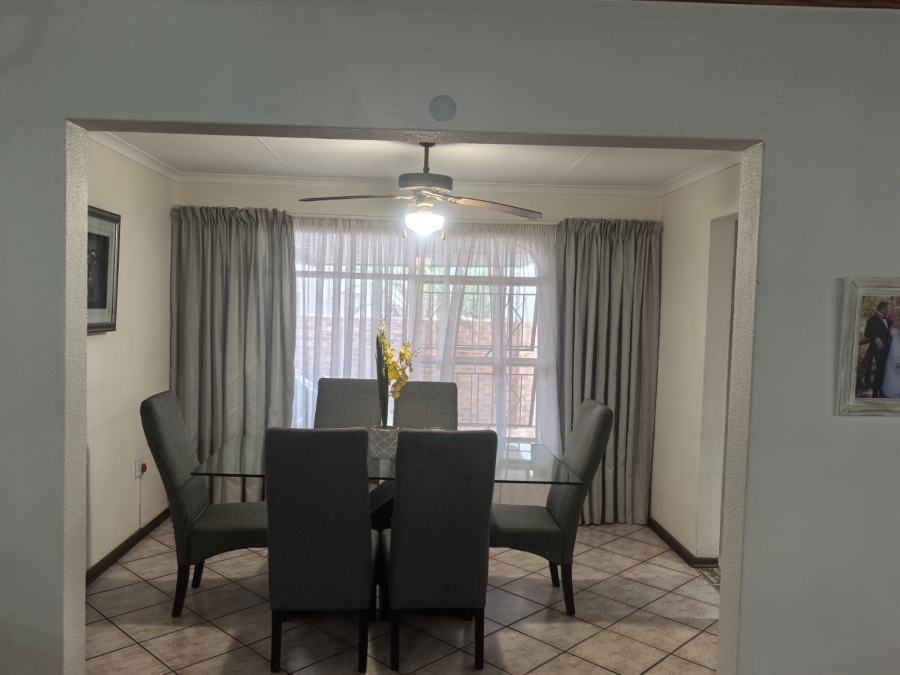 4 Bedroom Property for Sale in Helderkruin Gauteng