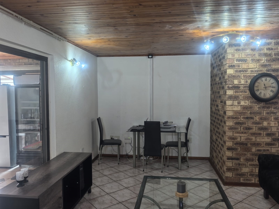 4 Bedroom Property for Sale in Helderkruin Gauteng