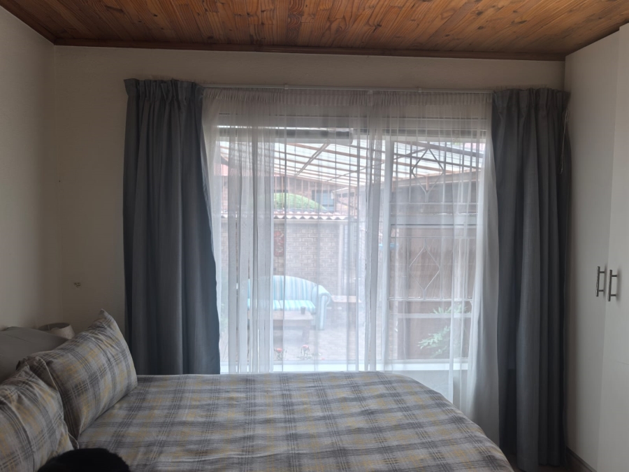 4 Bedroom Property for Sale in Helderkruin Gauteng