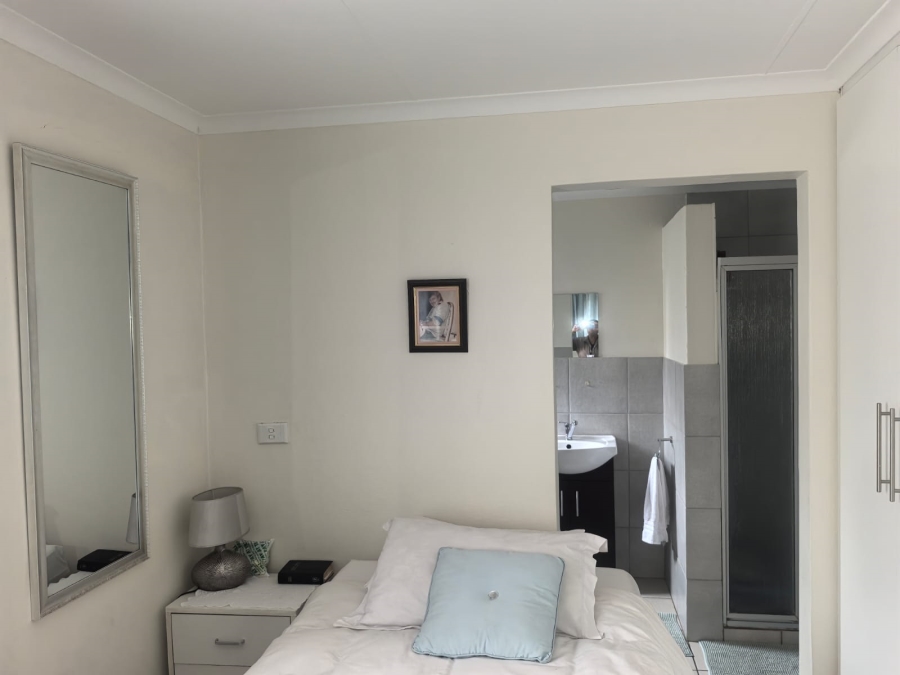 4 Bedroom Property for Sale in Helderkruin Gauteng