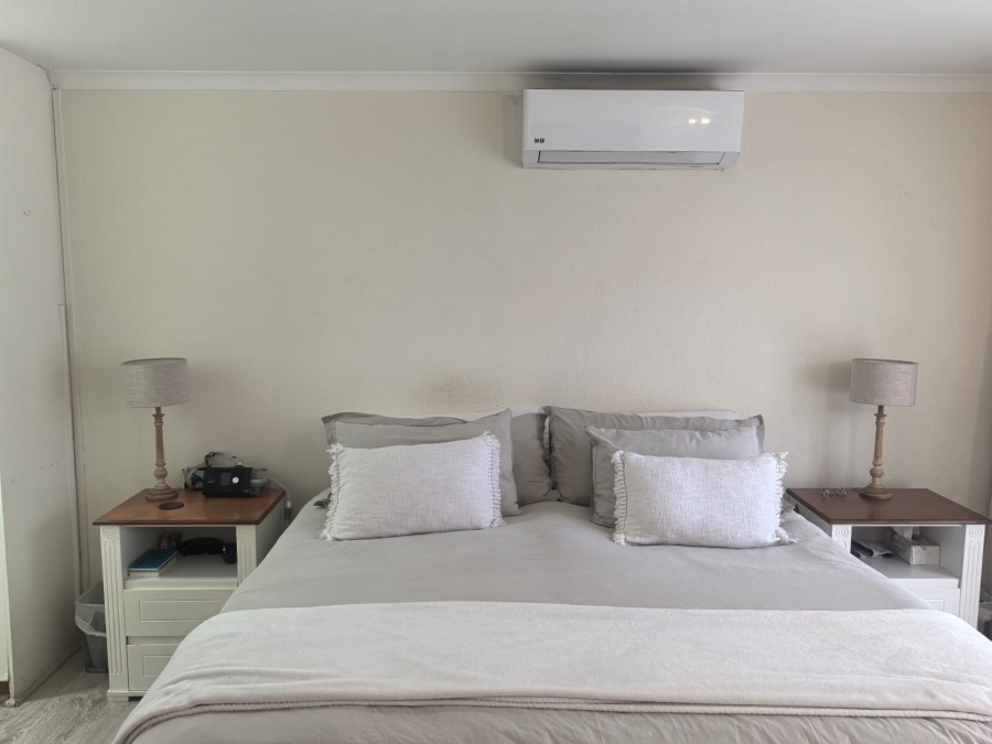 4 Bedroom Property for Sale in Helderkruin Gauteng