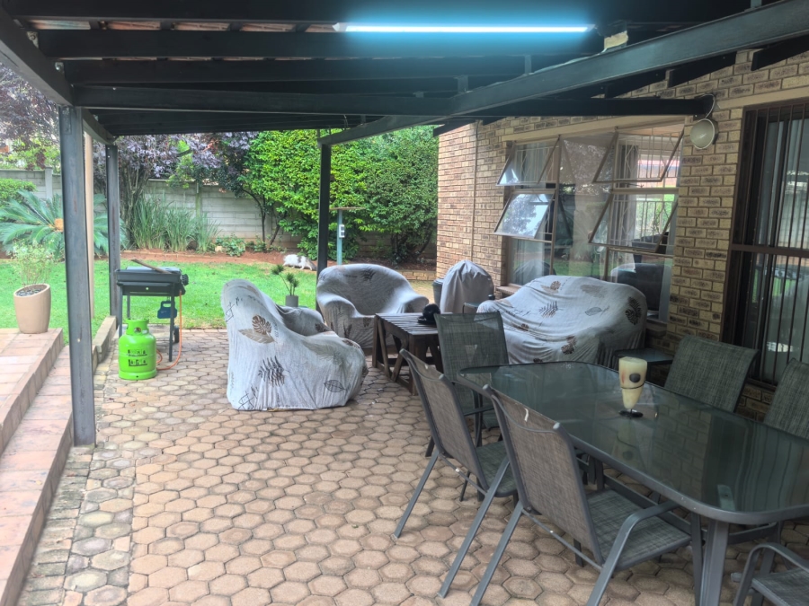 4 Bedroom Property for Sale in Helderkruin Gauteng