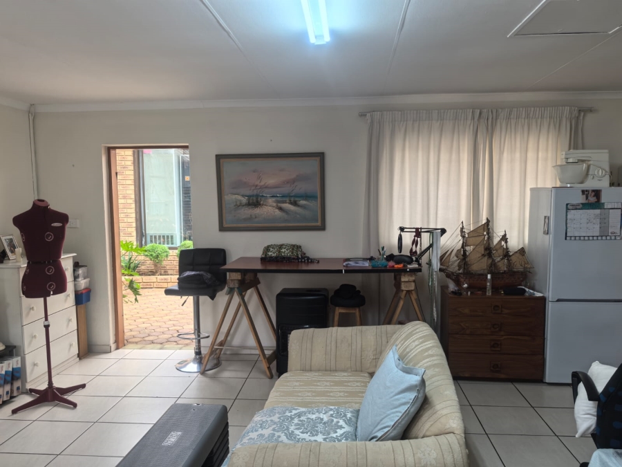 4 Bedroom Property for Sale in Helderkruin Gauteng