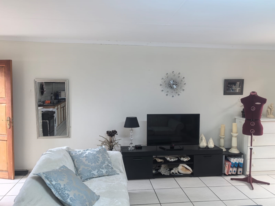 4 Bedroom Property for Sale in Helderkruin Gauteng