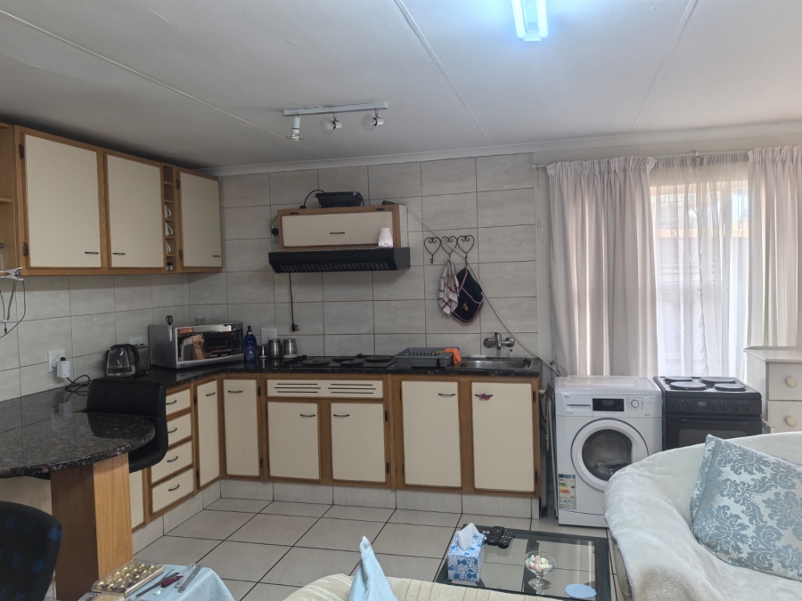 4 Bedroom Property for Sale in Helderkruin Gauteng