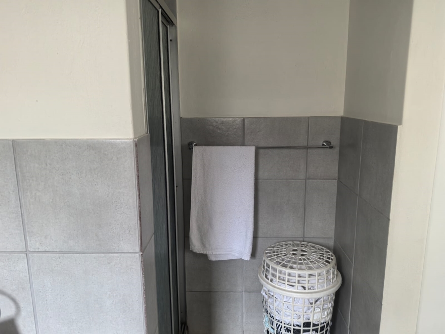 4 Bedroom Property for Sale in Helderkruin Gauteng