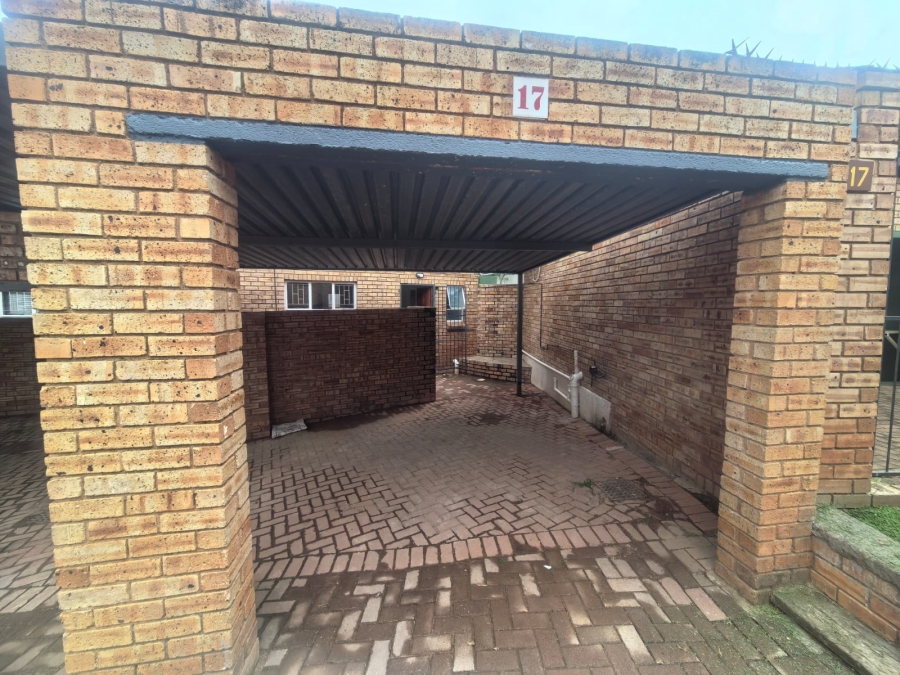3 Bedroom Property for Sale in Roodekrans A H Gauteng