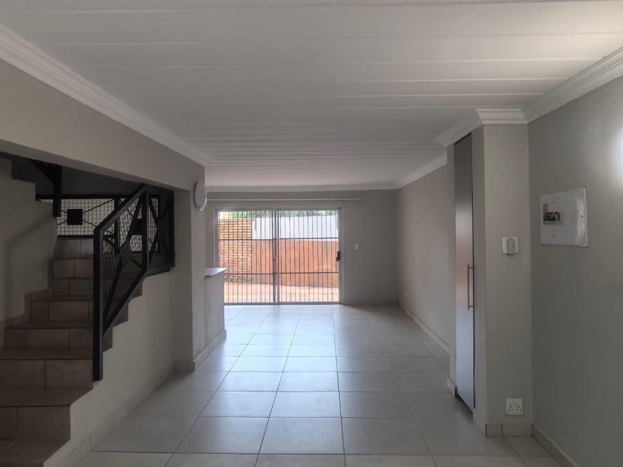 3 Bedroom Property for Sale in Roodekrans A H Gauteng