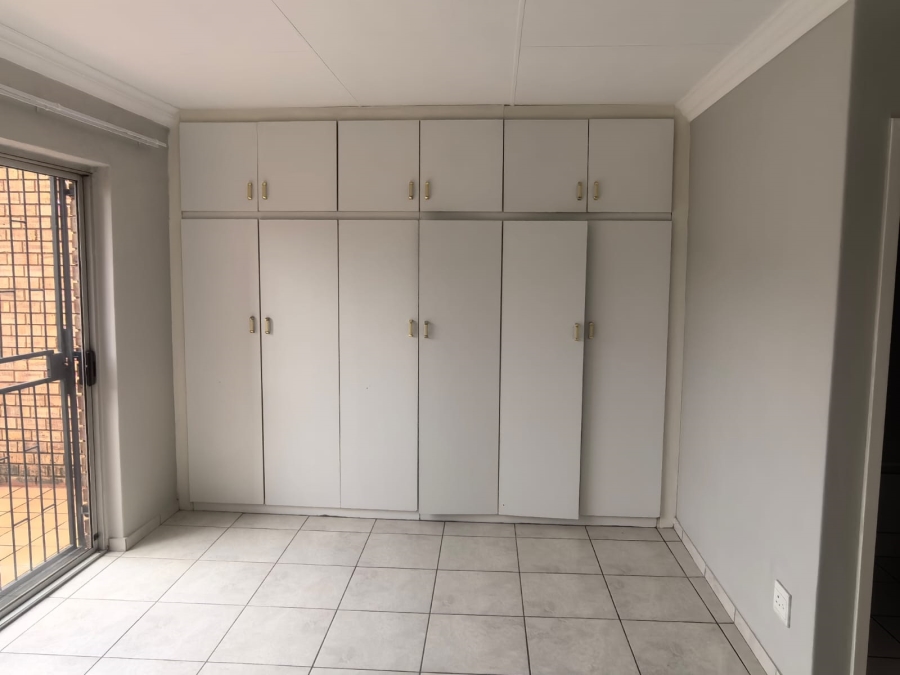 3 Bedroom Property for Sale in Roodekrans A H Gauteng