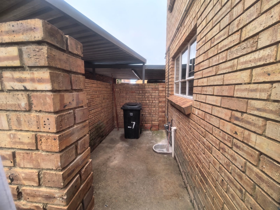 3 Bedroom Property for Sale in Roodekrans A H Gauteng