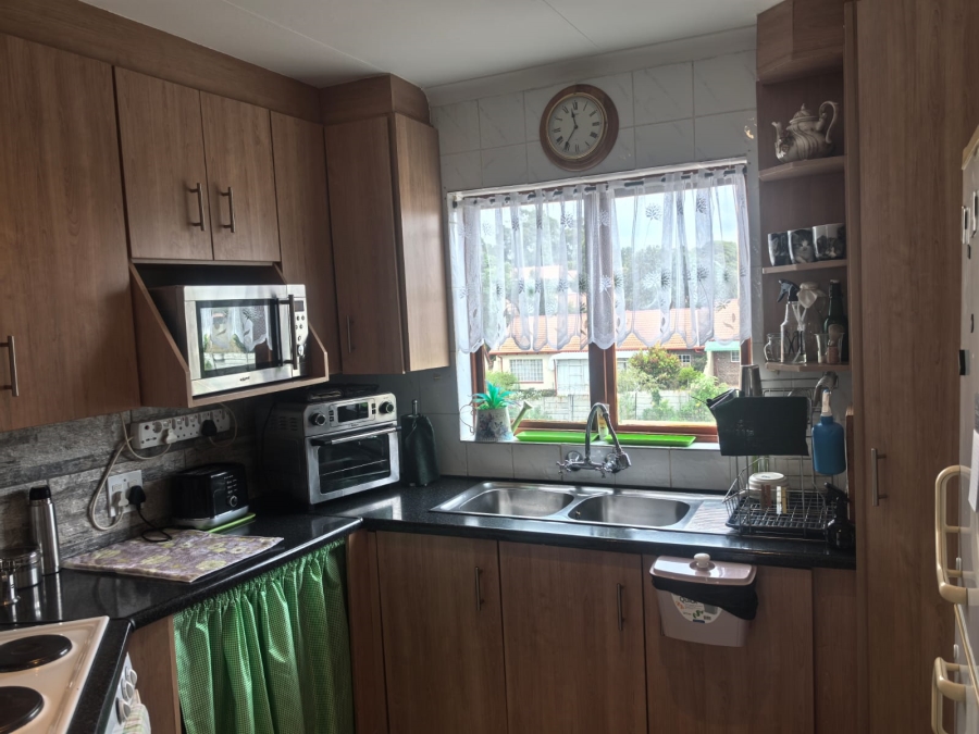 2 Bedroom Property for Sale in Helderkruin Gauteng