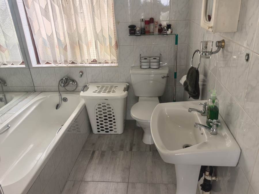 2 Bedroom Property for Sale in Helderkruin Gauteng