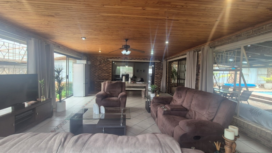 4 Bedroom Property for Sale in Helderkruin Gauteng