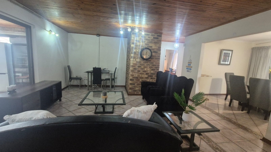 4 Bedroom Property for Sale in Helderkruin Gauteng