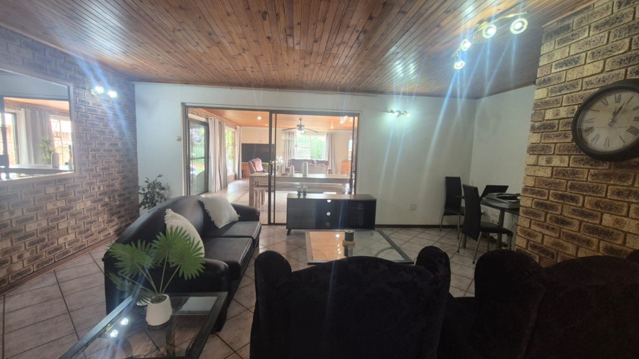 4 Bedroom Property for Sale in Helderkruin Gauteng