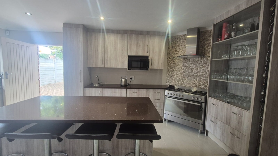 4 Bedroom Property for Sale in Helderkruin Gauteng
