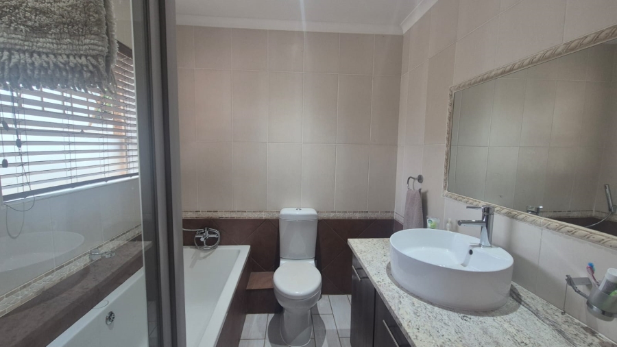 4 Bedroom Property for Sale in Helderkruin Gauteng
