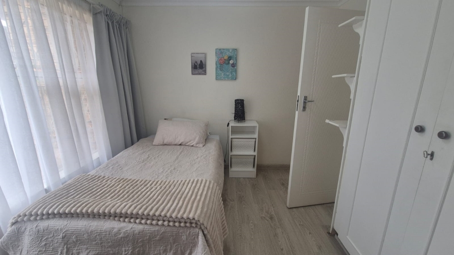 4 Bedroom Property for Sale in Helderkruin Gauteng