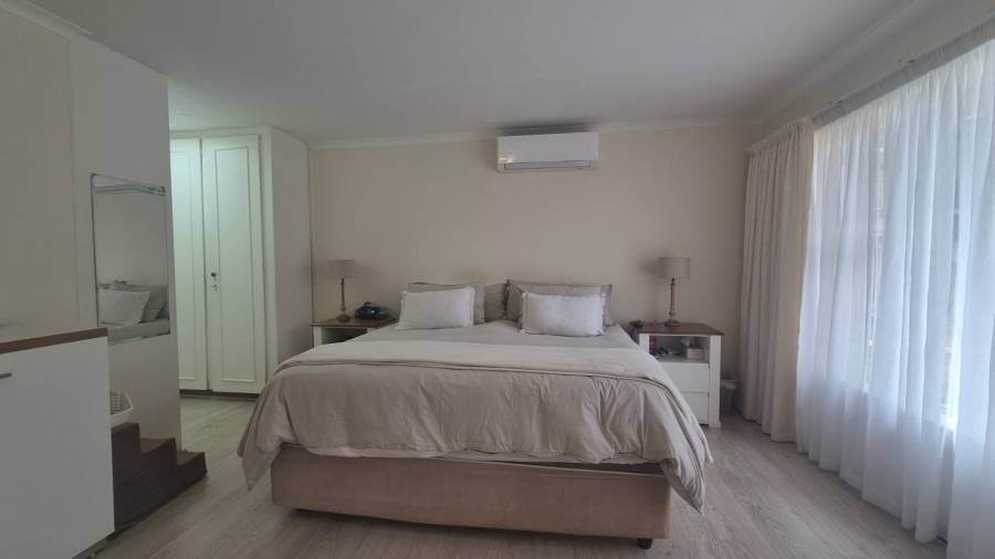 4 Bedroom Property for Sale in Helderkruin Gauteng