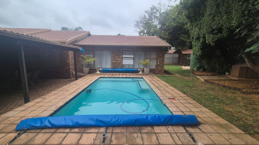 4 Bedroom Property for Sale in Helderkruin Gauteng