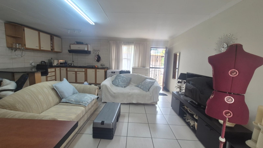 4 Bedroom Property for Sale in Helderkruin Gauteng