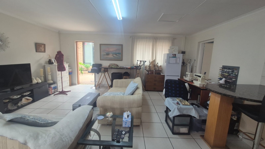 4 Bedroom Property for Sale in Helderkruin Gauteng