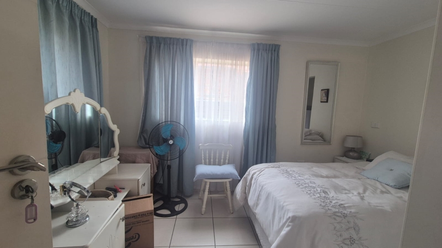 4 Bedroom Property for Sale in Helderkruin Gauteng