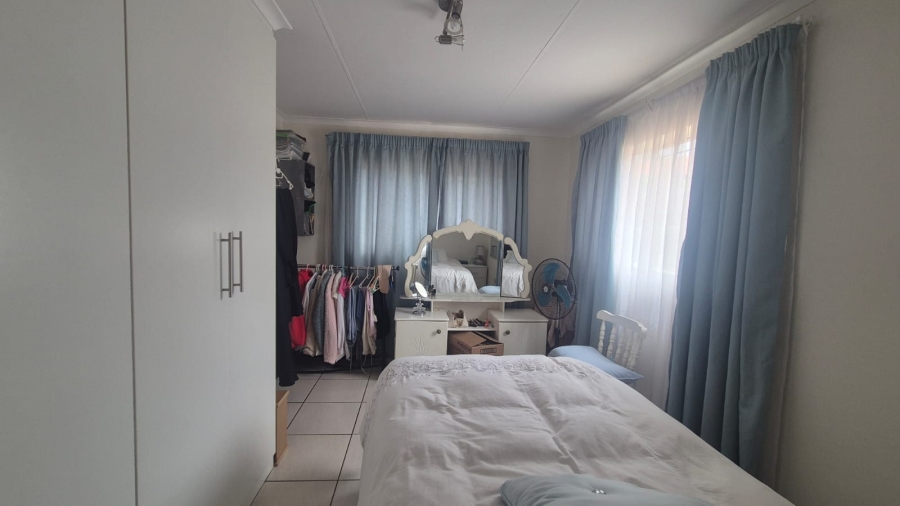 4 Bedroom Property for Sale in Helderkruin Gauteng