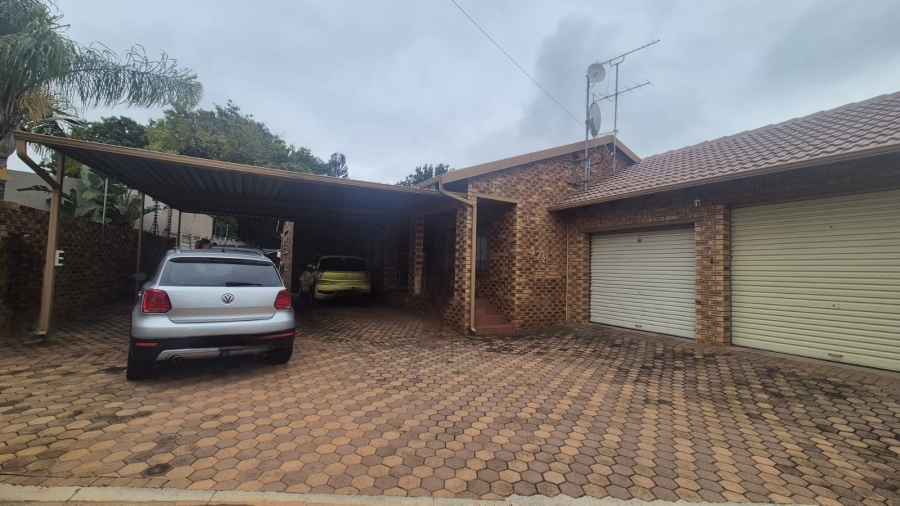 4 Bedroom Property for Sale in Helderkruin Gauteng