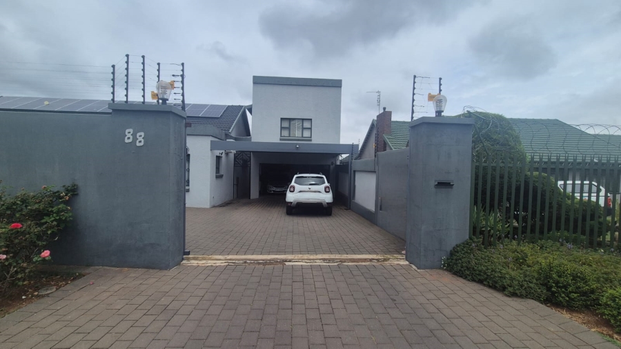 7 Bedroom Property for Sale in Horison Gauteng