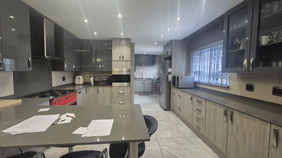 7 Bedroom Property for Sale in Horison Gauteng