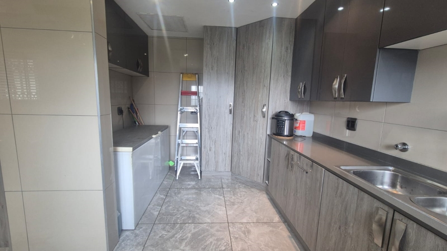 7 Bedroom Property for Sale in Horison Gauteng