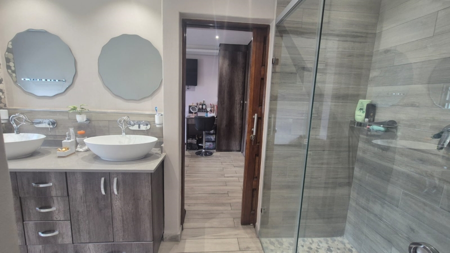 7 Bedroom Property for Sale in Horison Gauteng