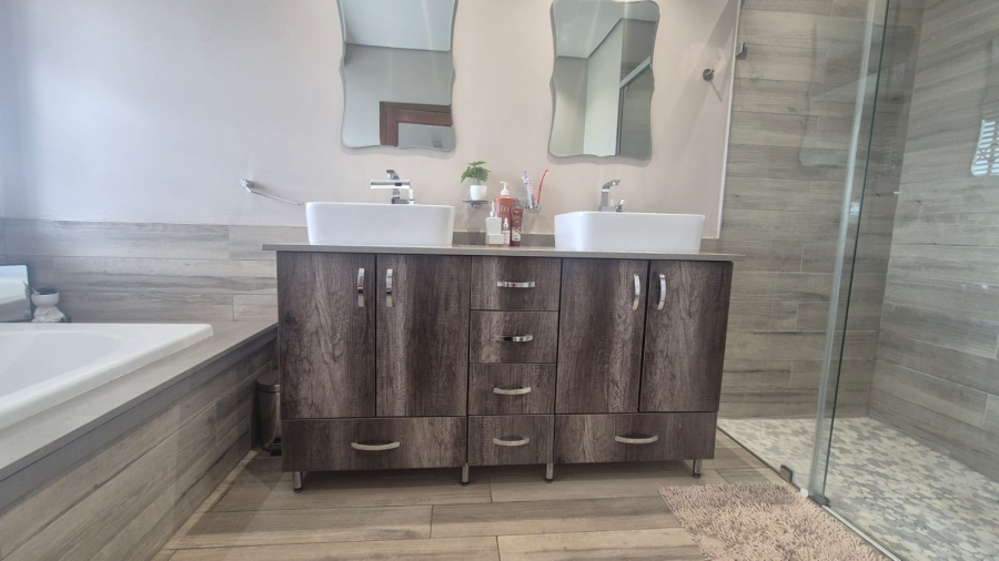 7 Bedroom Property for Sale in Horison Gauteng