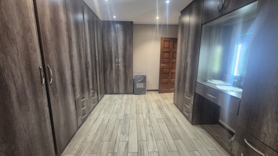 7 Bedroom Property for Sale in Horison Gauteng