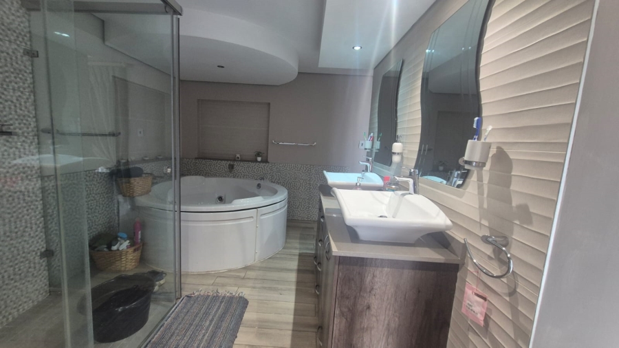 7 Bedroom Property for Sale in Horison Gauteng