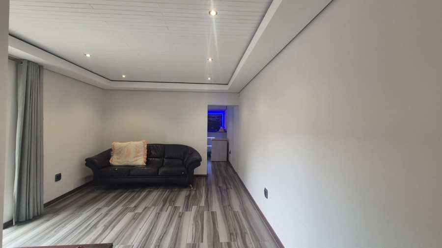 7 Bedroom Property for Sale in Horison Gauteng